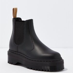 Dr. Martens Black Platform Vegan 2976 Quad Mono Noot